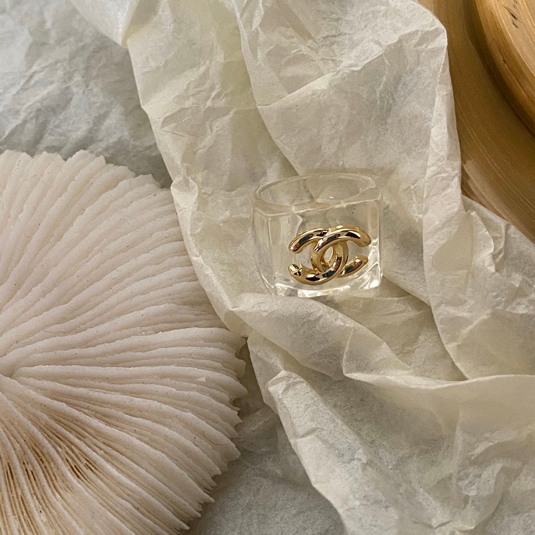 Fashion Transparent Closed Acrylic Ring