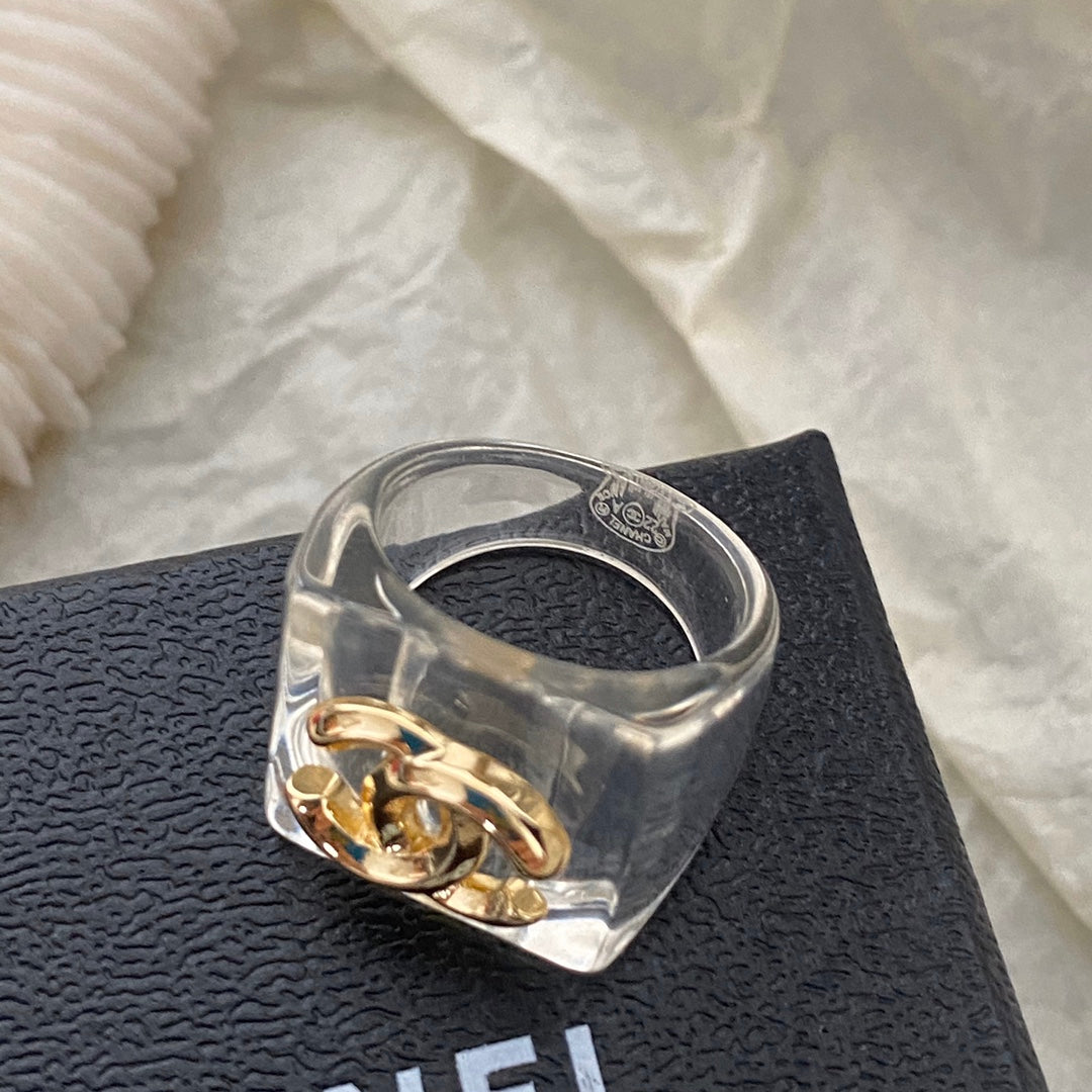 Fashion Transparent Closed Acrylic Ring